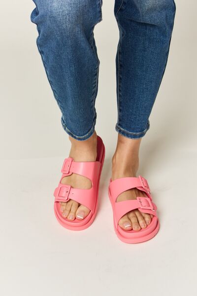 Hoogwaardige orthopedische zomersandalen