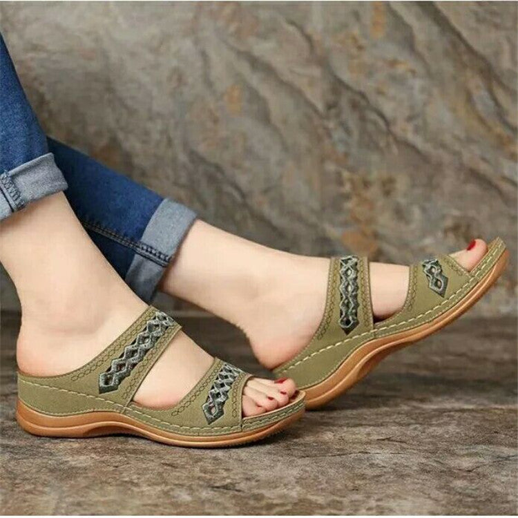 Eenvoudige orthopedische sandalen