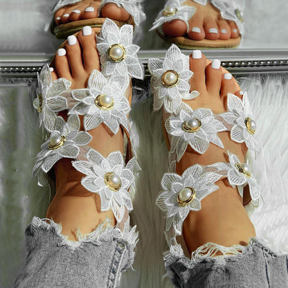 Elegante en gedetailleerde ondersteunende zomersandalen