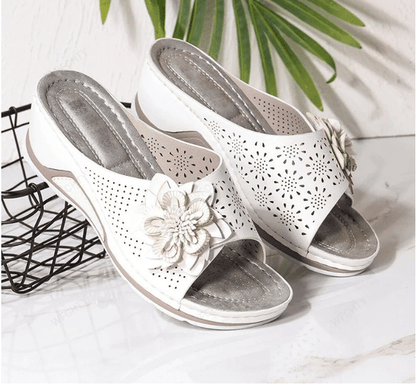 Modieuze ondersteunende orthopedische sandalen