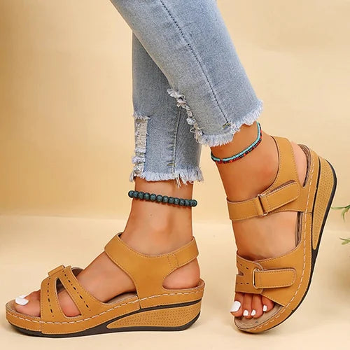 Duurzame orthopedische zomersandalen