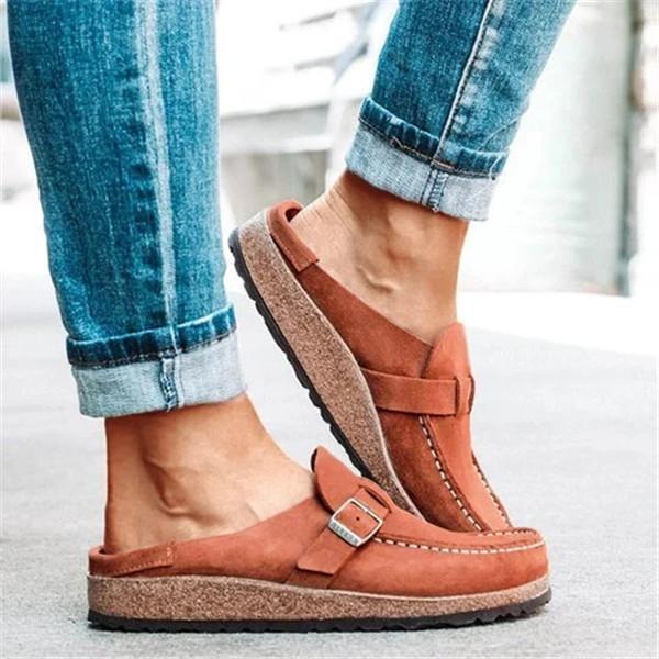 Elegante en gedetailleerde ondersteunende zomersandalen