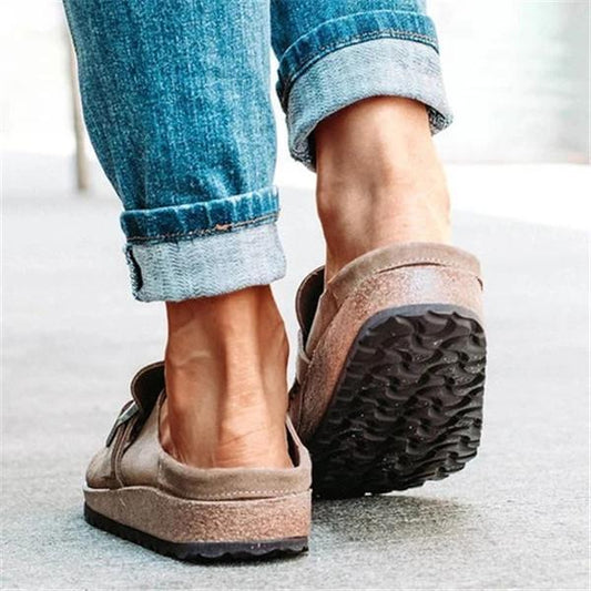 Elegante en gedetailleerde ondersteunende zomersandalen