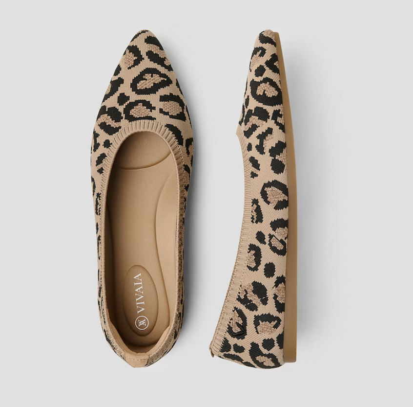 Elegante en gedetailleerde ondersteunende zomersandalen