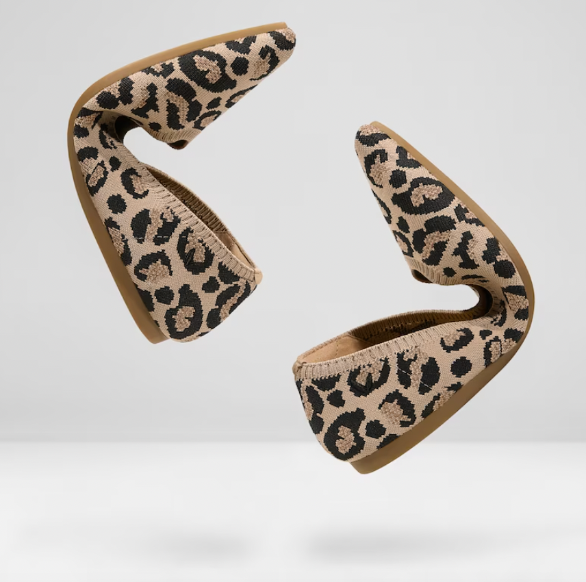 Elegante en gedetailleerde ondersteunende zomersandalen