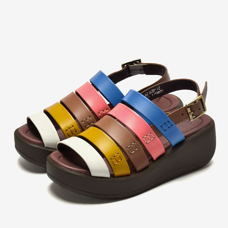Elegante en gedetailleerde ondersteunende zomersandalen