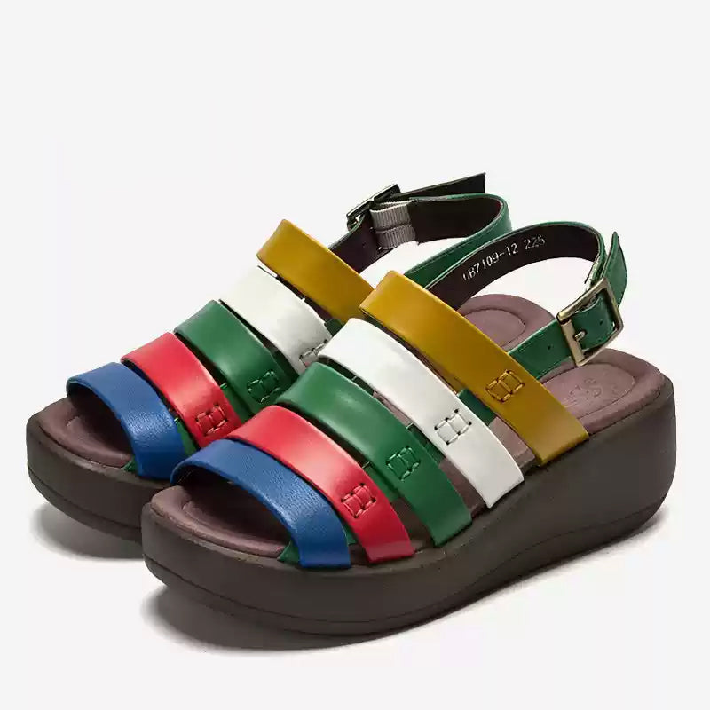 Elegante en gedetailleerde ondersteunende zomersandalen