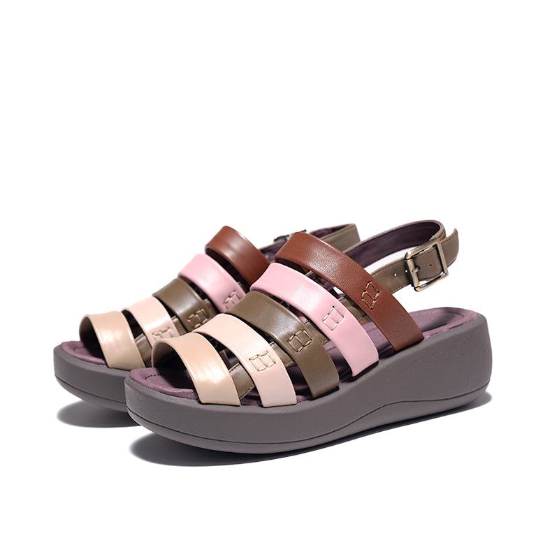 Elegante en gedetailleerde ondersteunende zomersandalen