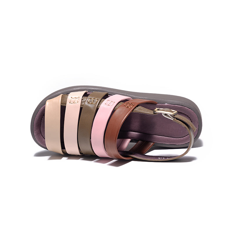 Elegante en gedetailleerde ondersteunende zomersandalen