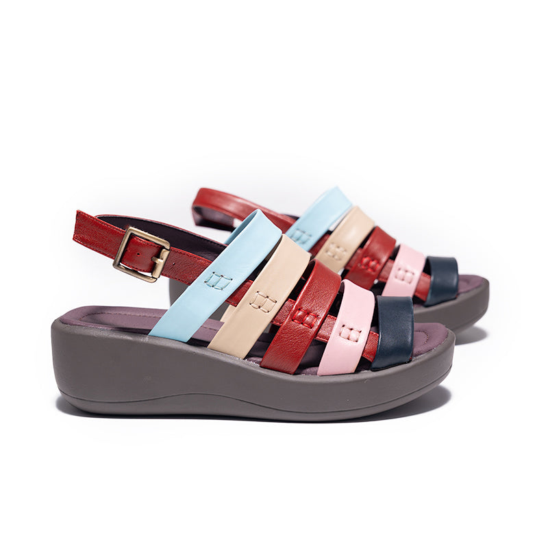 Elegante en gedetailleerde ondersteunende zomersandalen