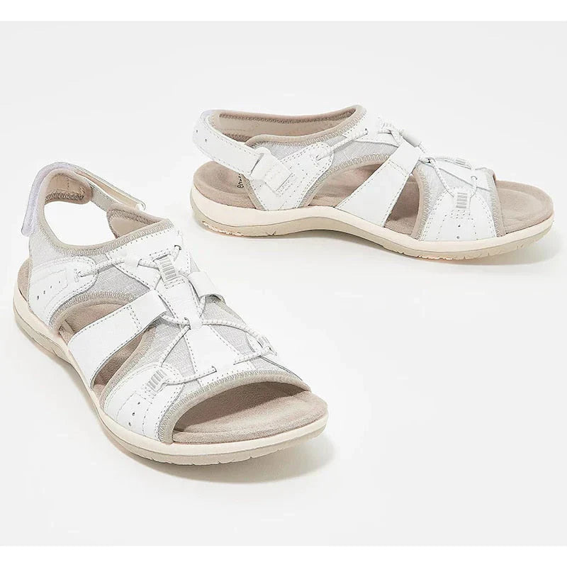 Elegante en gedetailleerde ondersteunende zomersandalen