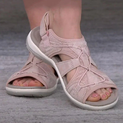 Elegante en gedetailleerde ondersteunende zomersandalen