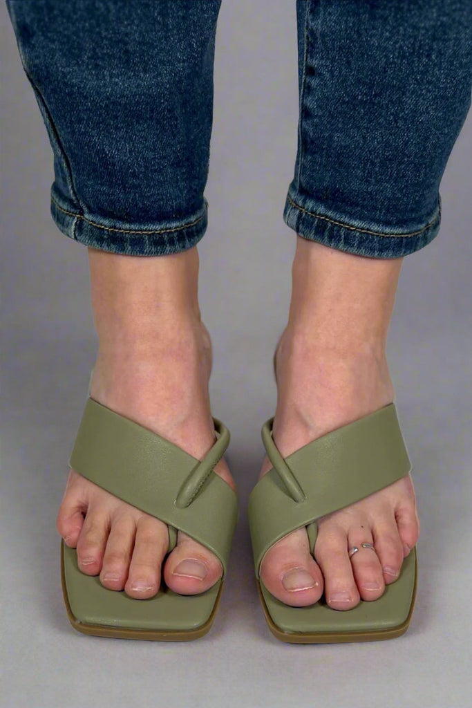 Ondersteunende en trendy orthopedische zomersandalen