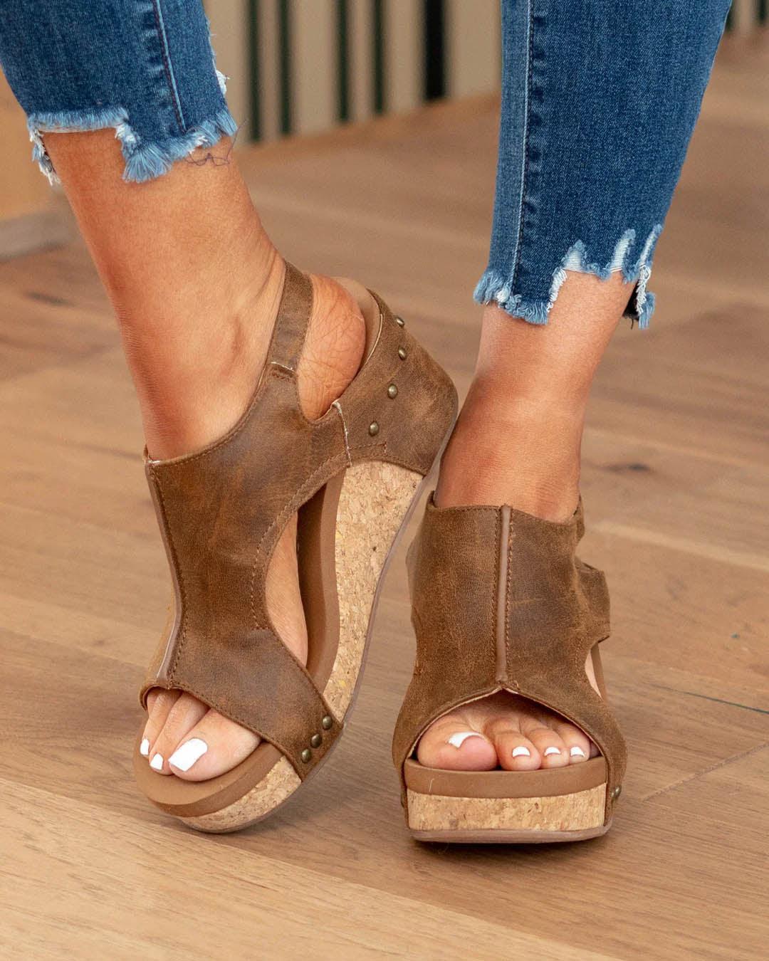 Veelzijdige en ondersteunende orthopedische zomersandalen