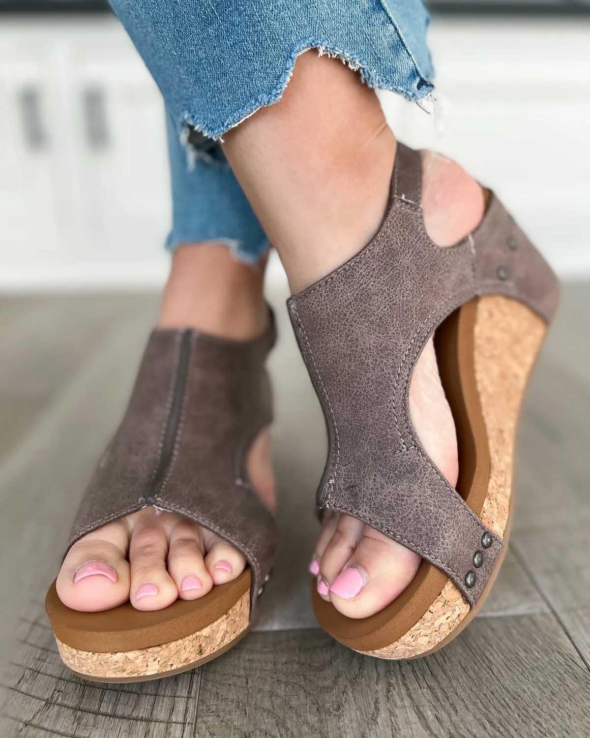 Veelzijdige en ondersteunende orthopedische zomersandalen