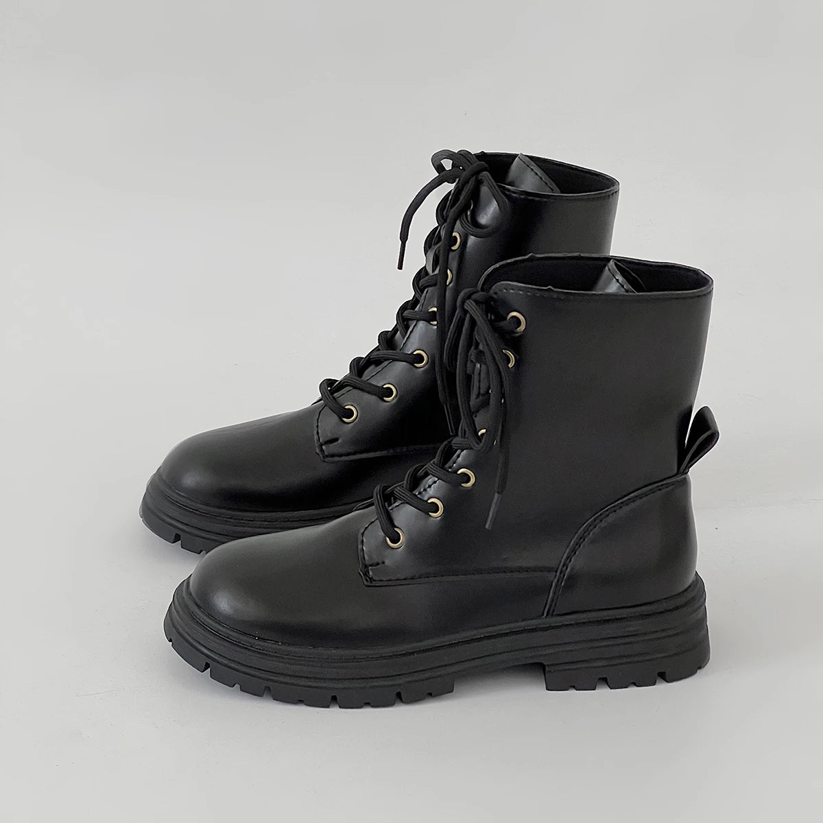 Elegante en gedetailleerde ondersteunende schoenen