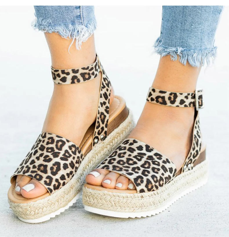 Ondersteunende orthopedische zomersandalen