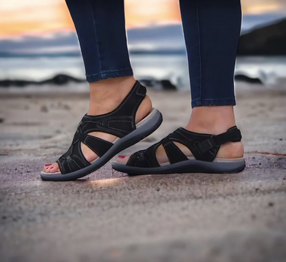 Elegante en gedetailleerde ondersteunende zomersandalen