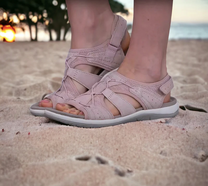Elegante en gedetailleerde ondersteunende zomersandalen