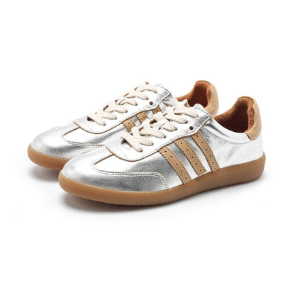 Elegante en gedetailleerde ondersteunende zomersneakers