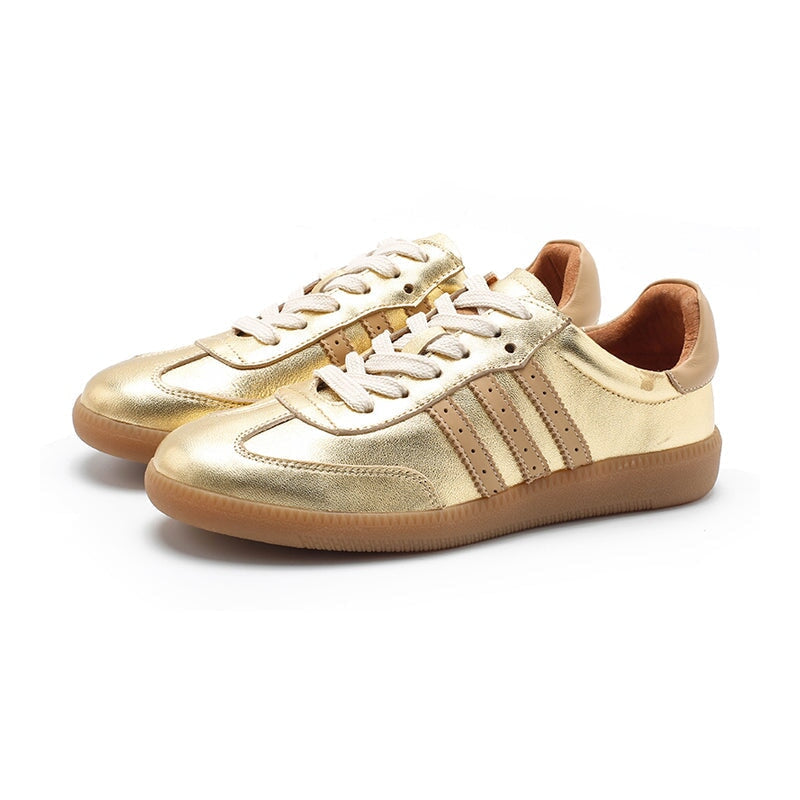Elegante en gedetailleerde ondersteunende zomersneakers