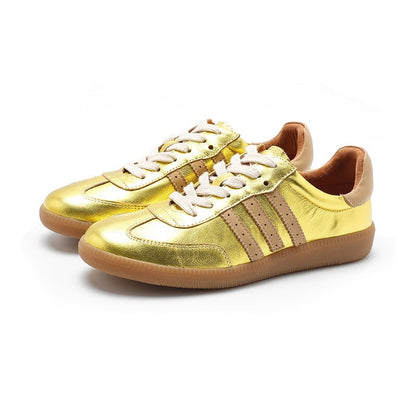 Elegante en gedetailleerde ondersteunende zomersneakers