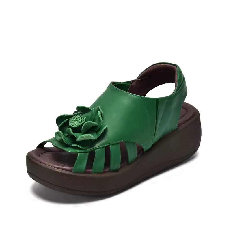 Elegante en gedetailleerde ondersteunende zomersandalen