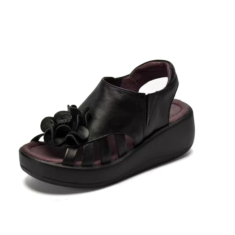 Elegante en gedetailleerde ondersteunende zomersandalen