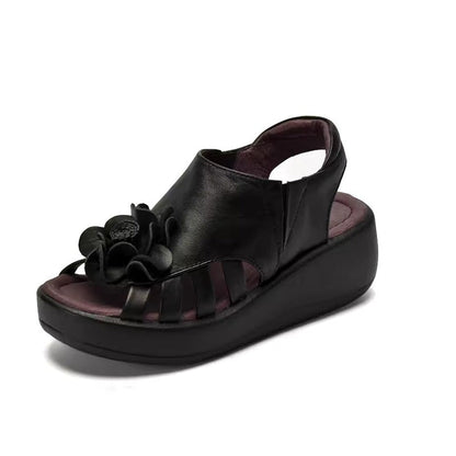 Elegante en gedetailleerde ondersteunende zomersandalen