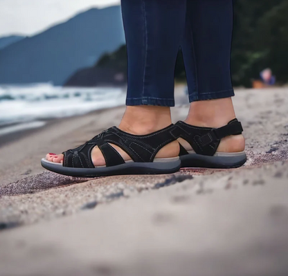 Elegante en gedetailleerde ondersteunende zomersandalen
