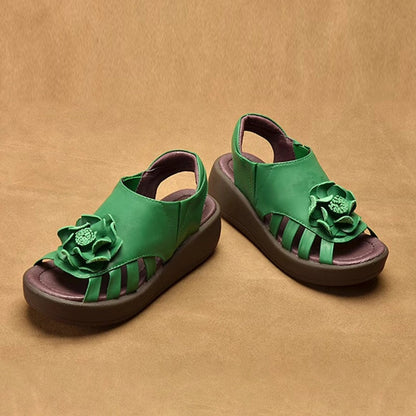 Elegante en gedetailleerde ondersteunende zomersandalen