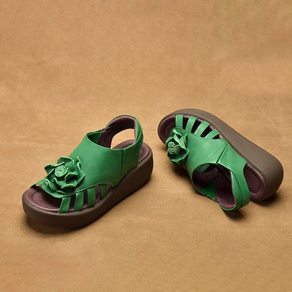 Elegante en gedetailleerde ondersteunende zomersandalen