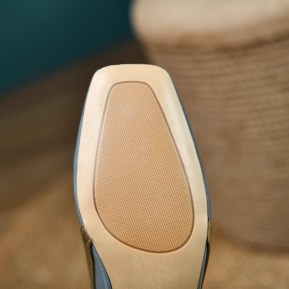 Elegante en gedetailleerde ondersteunende zomersandalen