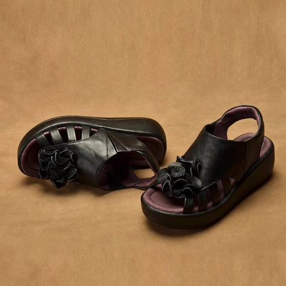 Elegante en gedetailleerde ondersteunende zomersandalen