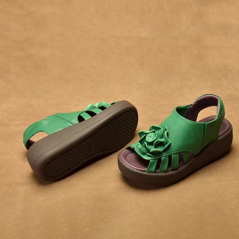 Elegante en gedetailleerde ondersteunende zomersandalen