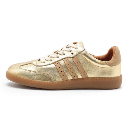Elegante en gedetailleerde ondersteunende zomersneakers
