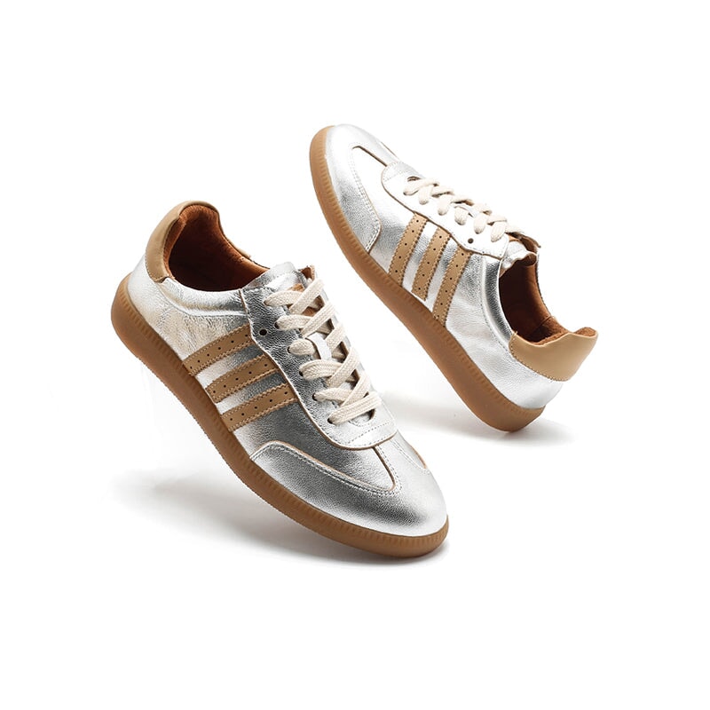 Elegante en gedetailleerde ondersteunende zomersneakers