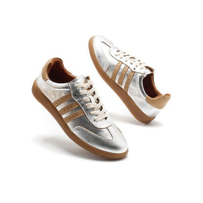 Elegante en gedetailleerde ondersteunende zomersneakers