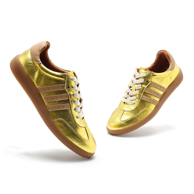 Elegante en gedetailleerde ondersteunende zomersneakers
