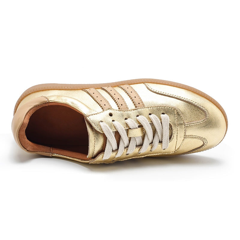Elegante en gedetailleerde ondersteunende zomersneakers