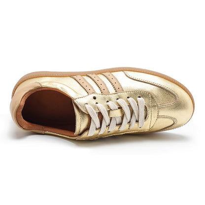 Elegante en gedetailleerde ondersteunende zomersneakers