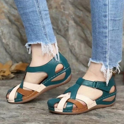 Modieuze ondersteunende orthopedische zomersandalen